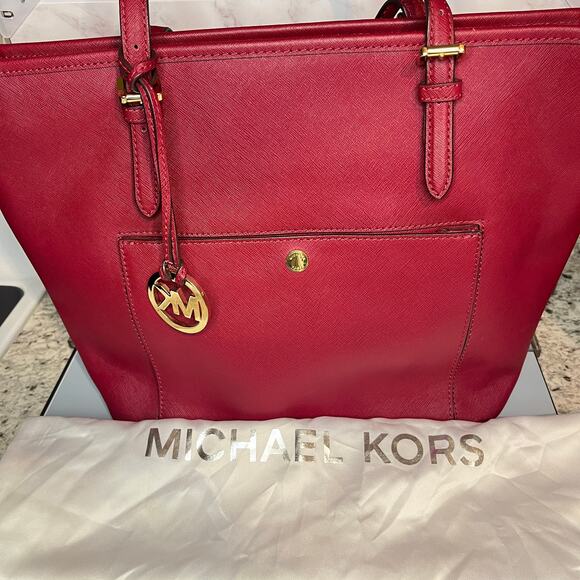 Michael Kors Red Jet Set Large Zip Tote -  Saffiano Leather w/ Dustbag - Picture 3 of 13